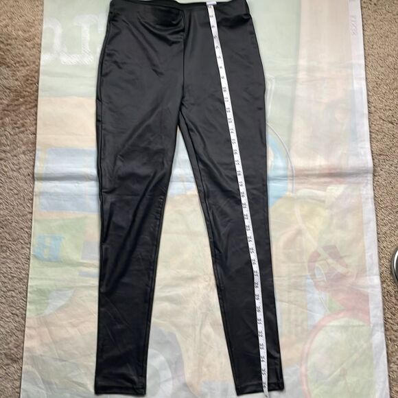 Pull & Bear Faux Leather Look Leggings Size M Stretch Skinny Pull on NWOT - Picture 8 of 9